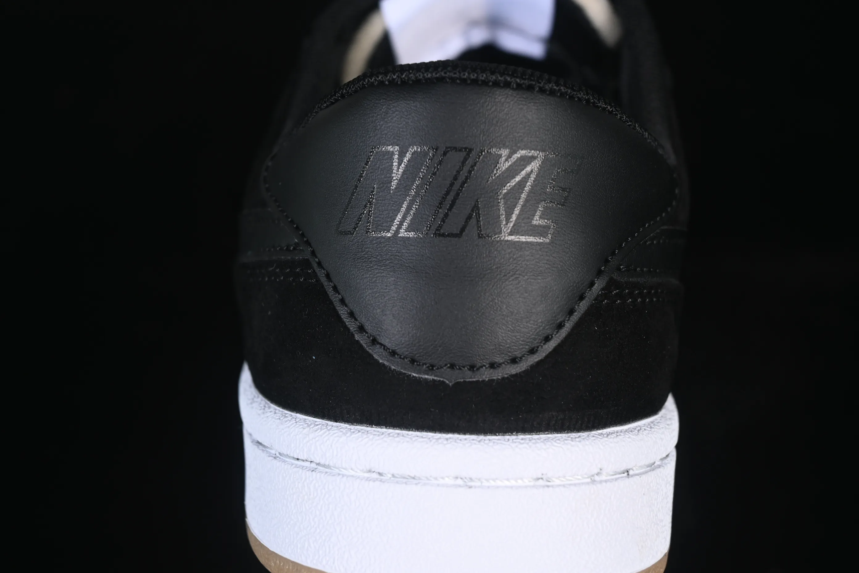 All categories Nk SB Dunk series Nike SB Fc Classic campus sneakers Nike SB Fc Classic Nike autumn and winter campus casual sneakers 909096-001